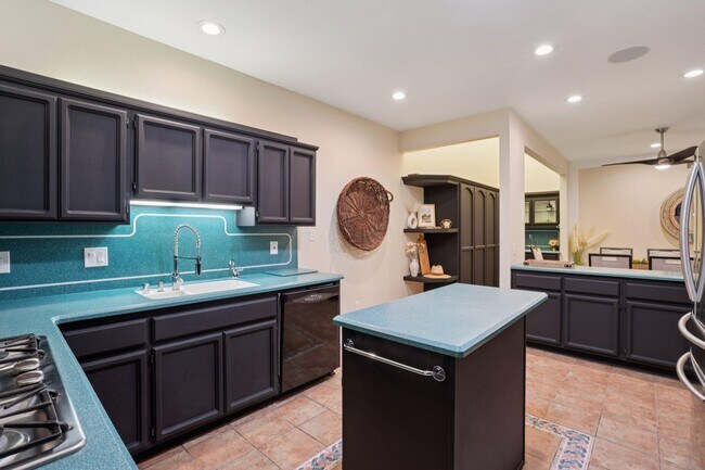 Building Photo - 29 Lakeshore Dr