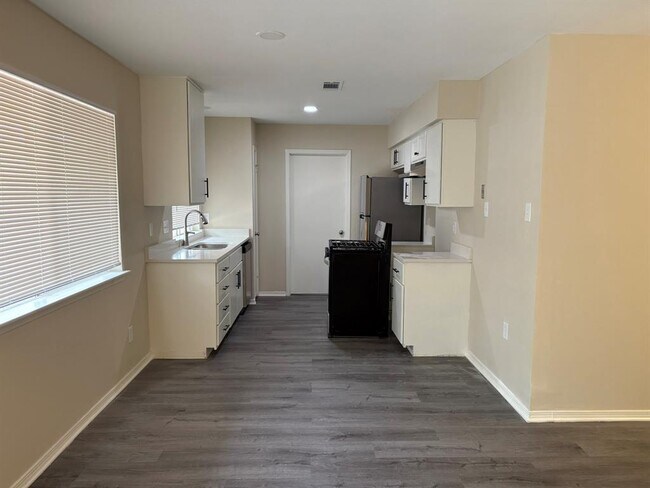 Building Photo - 2524 Chaparral Trail