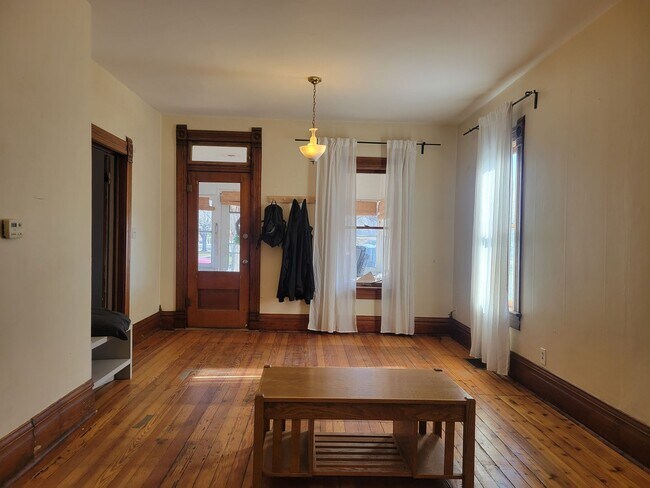 Building Photo - Charming 1910 Craftsman in the Heart of Do...