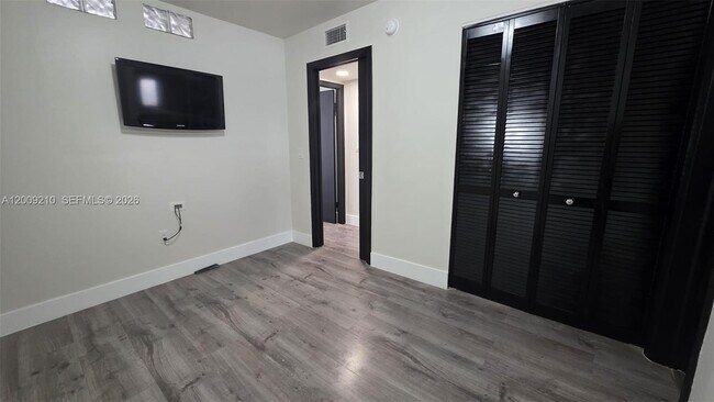 Building Photo - 250 Galen Dr