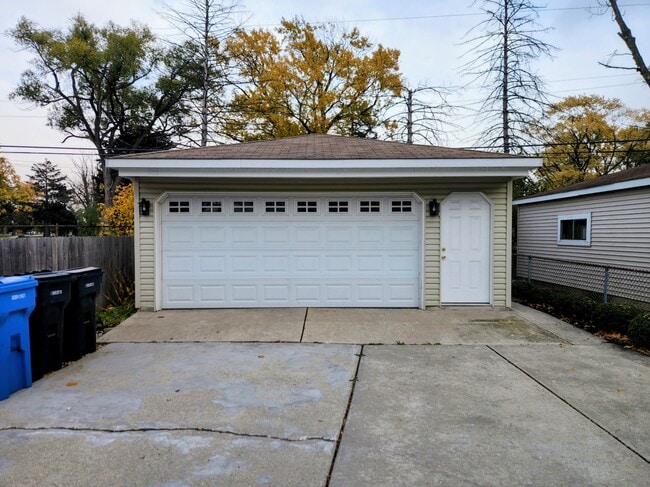 Building Photo - 3803 N Pacific Ave