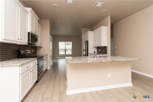 Building Photo - 717 Holstein Dr