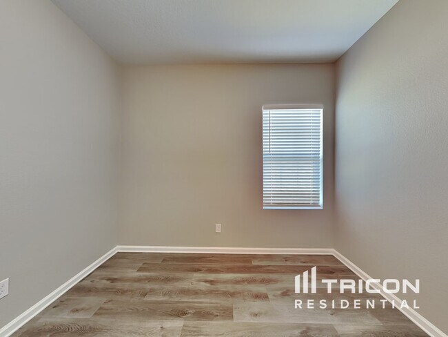 Building Photo - 15121 Sora St