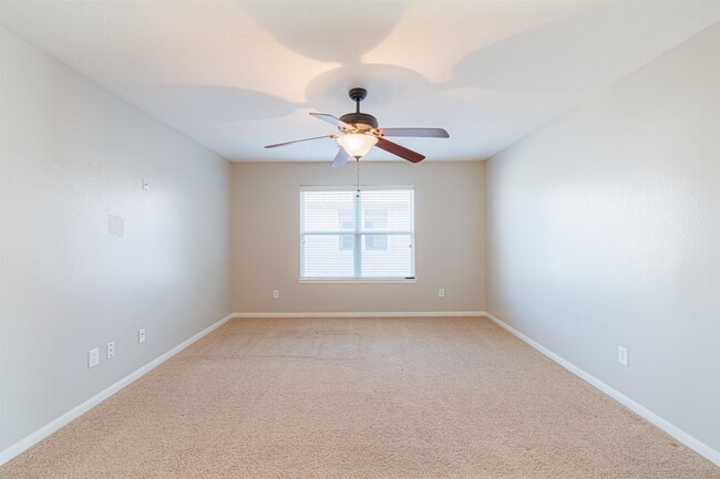 Building Photo - 8322 Encinitas Cove Dr