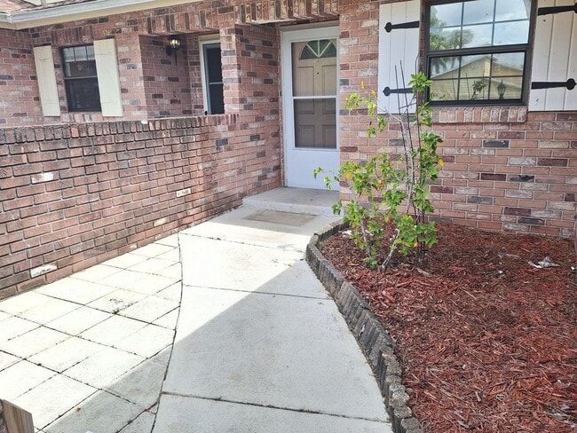 Building Photo - 2BR 2BA SHANGRI-LA DUPLEX