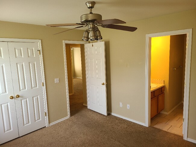 Building Photo - 1554 Willowbrook Dr