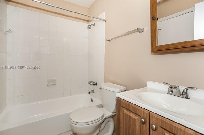 Building Photo - 351 SW 31st Ave