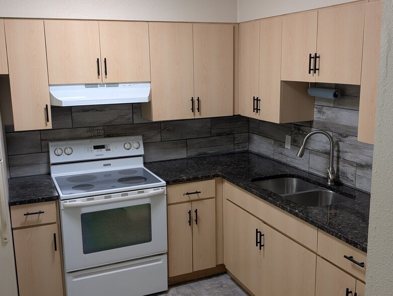 Building Photo - 4512 E 10th Ave