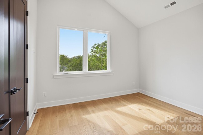 Building Photo - 144 Mattoon St