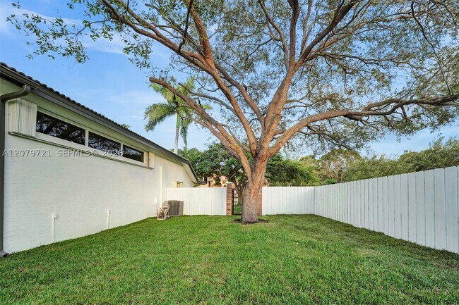 Building Photo - 18440 SW 77th Ct