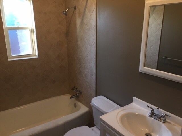 Building Photo - 18 Requardt Ln