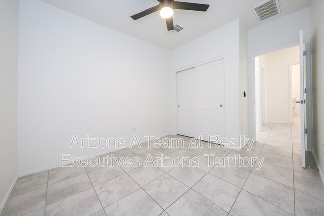 Building Photo - 4466 S Sunrise Bluff Way