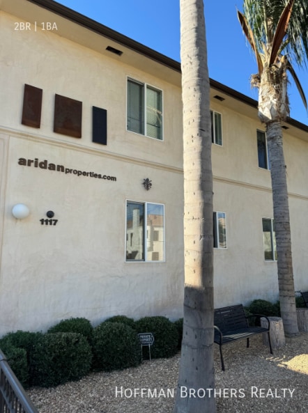 Building Photo - 1117 Cochran Ave