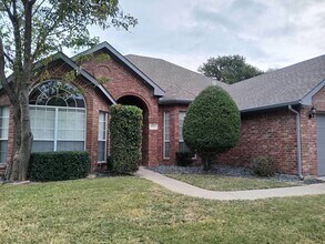 Building Photo - 1915 Paloma Way