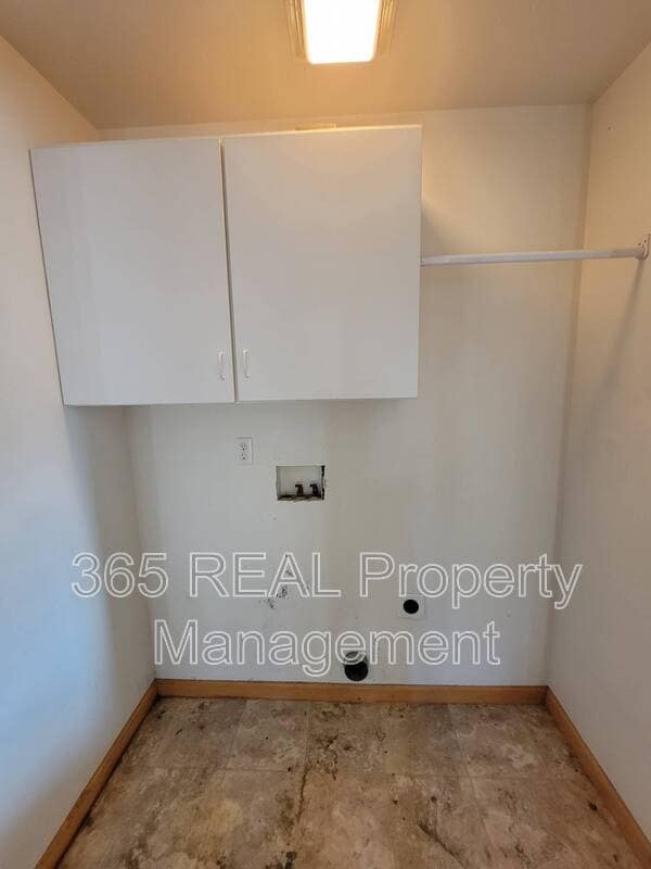 Building Photo - 6233 W 3rd Street Rd