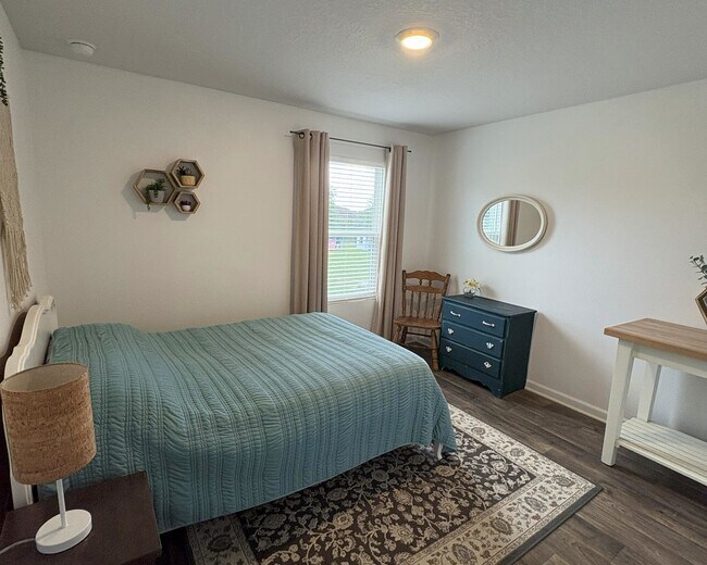 Building Photo - 5695 Guinevere Ln