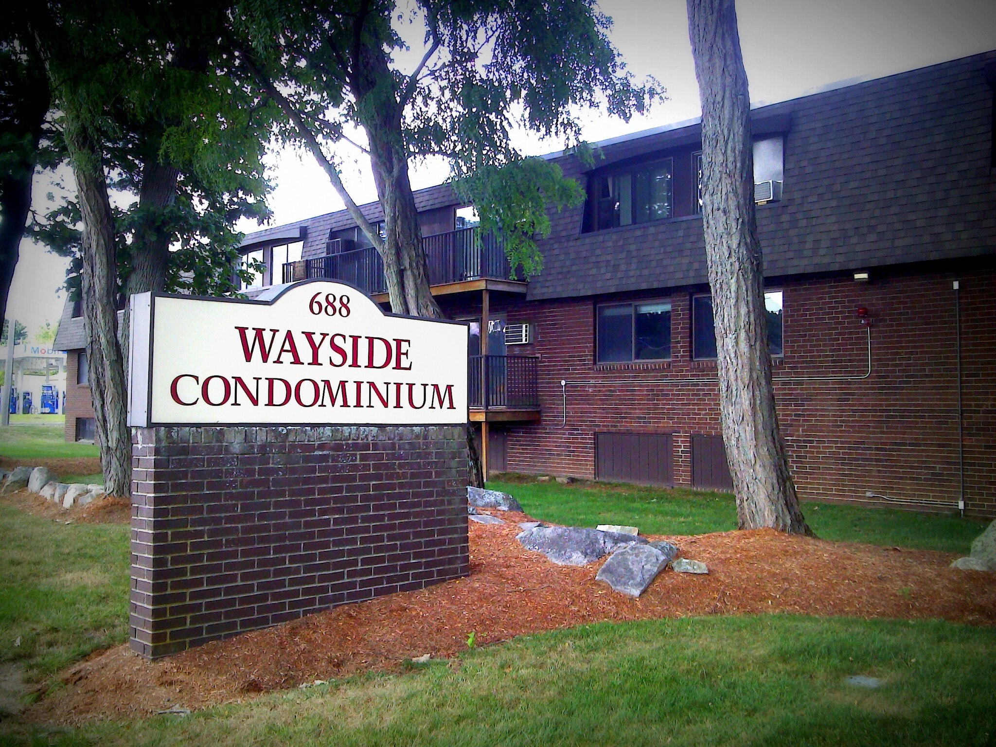 Building Photo - 688 Boston Post Rd E