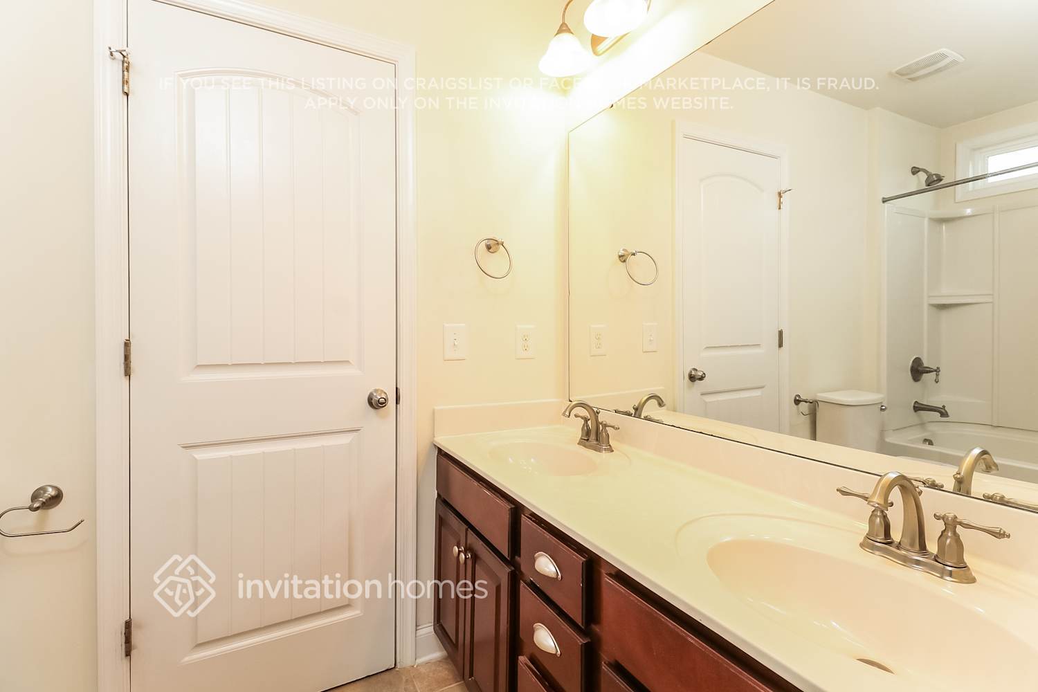Building Photo - 11350 Cedarvale Farm Pkwy