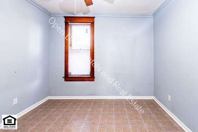 Building Photo - 928 Putnam St