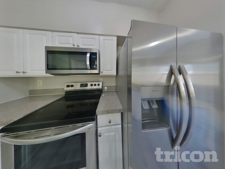 Building Photo - 3183 Bee St E