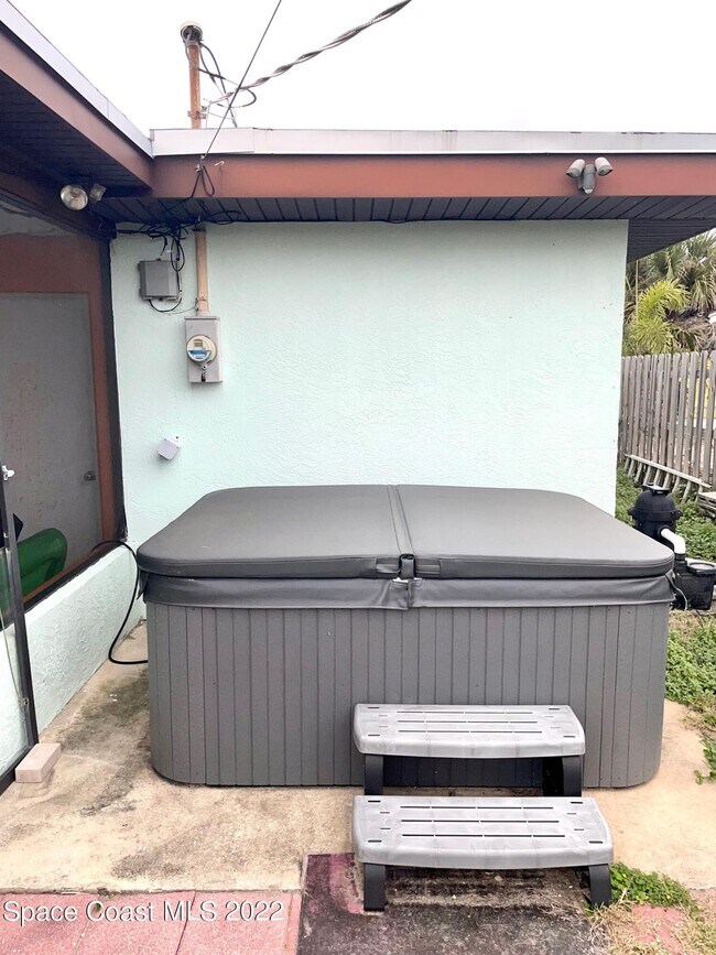 Building Photo - 225 Magnolia St