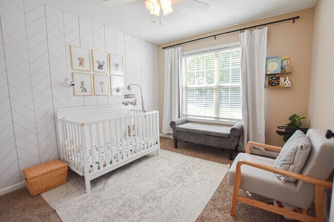 Building Photo - Pet Friendly Three Bedroom with Bonus!