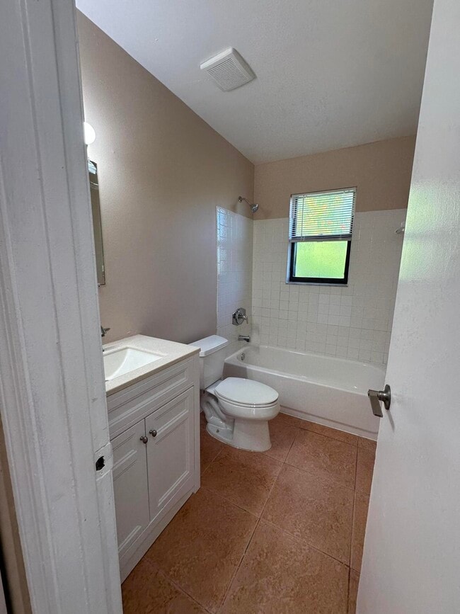 Building Photo - 958 Louisiana Ave