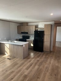 Building Photo - 200 E Zora St