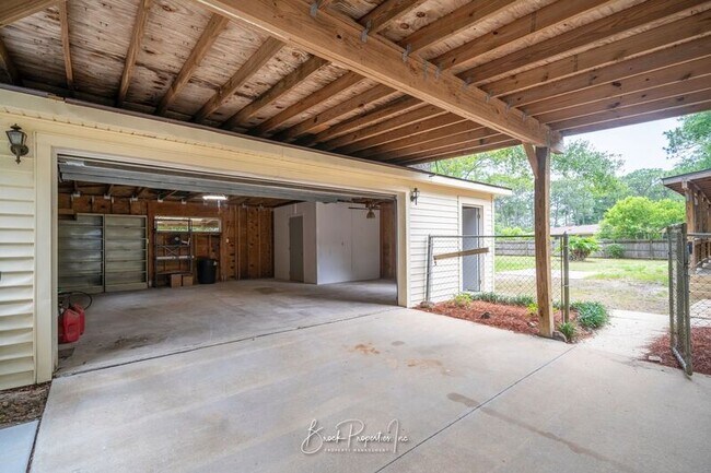 Building Photo - 1511 Woodchuck Ave