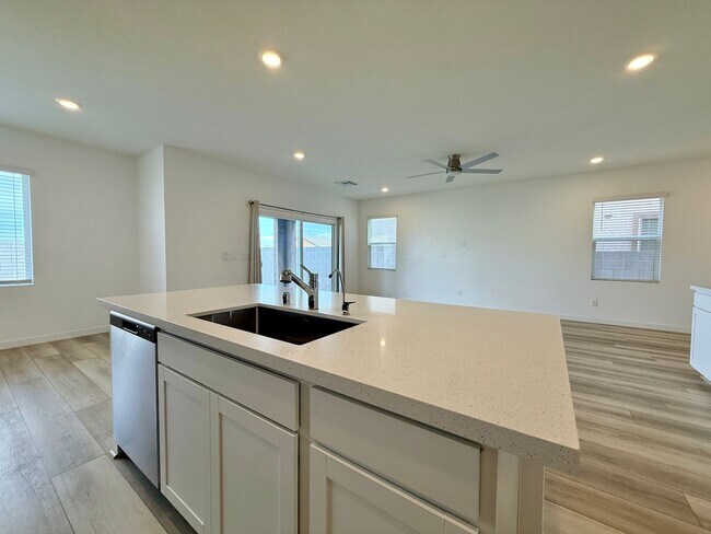 Building Photo - Beautiful Spring Valley Lennar Home-Make it yours today!