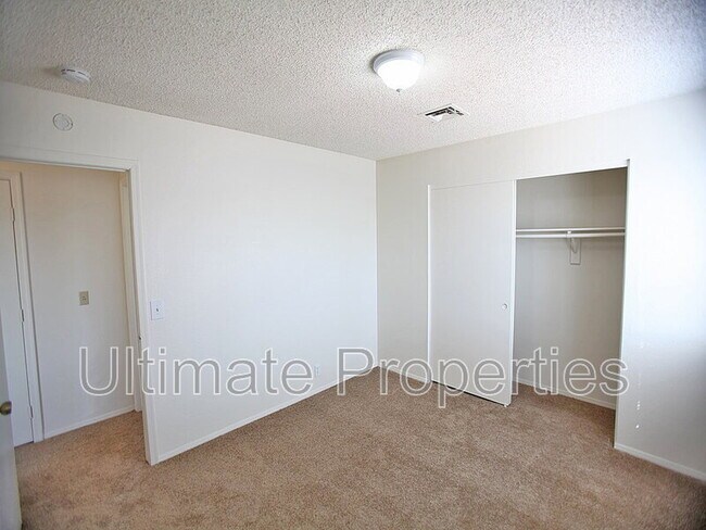 Building Photo - 10009 N 66th Ln