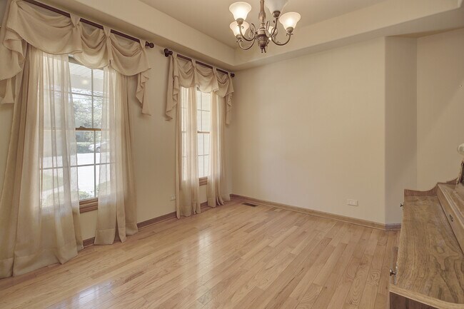 Building Photo - 403 E Main St