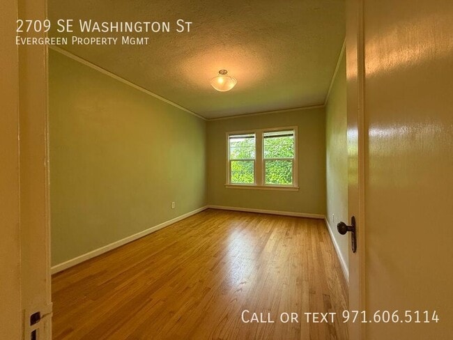 Building Photo - 2709 SE Washington St