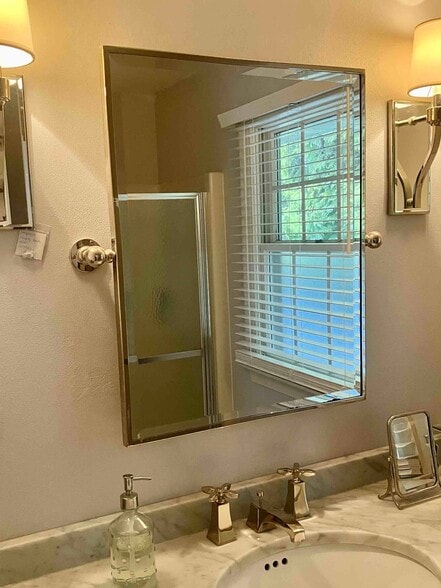 Building Photo - 9300 N Lake Dr