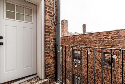 Building Photo - 625 W Oakdale Ave