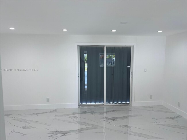 Building Photo - 431 NE 58th Ct