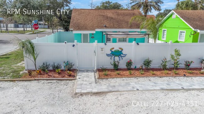 Building Photo - 1500 Clearwater Largo Rd