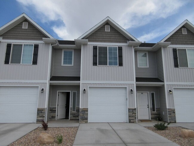 Primary Photo - Town home living in the heart of Cedar City!