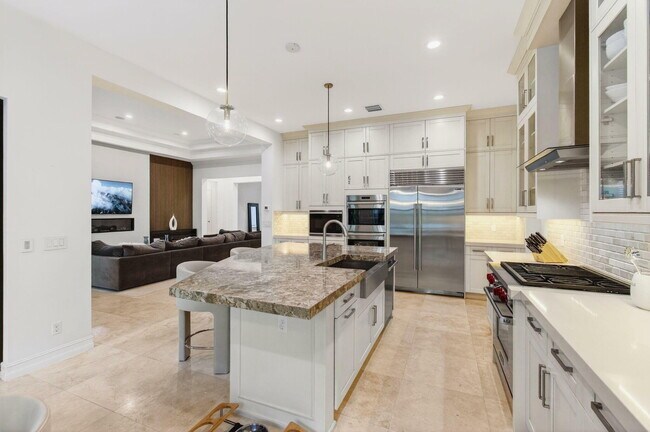 Building Photo - 17662 Cadena Dr