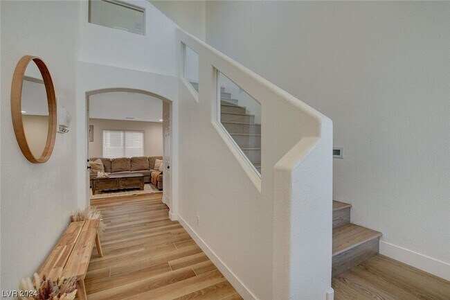 Building Photo - 9291 Hollander Ave
