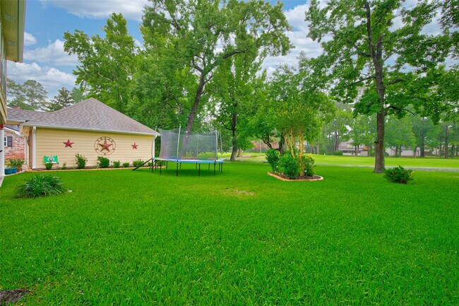 Building Photo - 746 Stone Mountain Dr