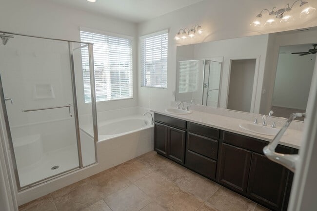 Building Photo - Beautiful 4-Bedroom Home in the West Creek Community of Valencia!
