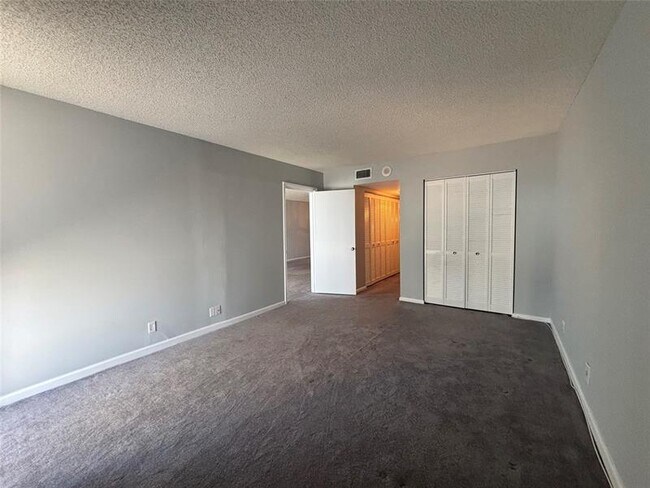 Building Photo - 1370 S Ocean Blvd