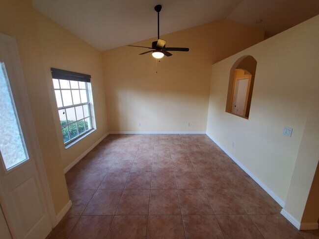 Building Photo - 1049 SW Ingrassina Ave