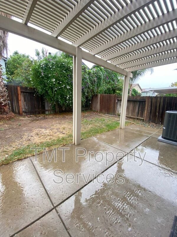 Building Photo - 8966 Forked Creek Way