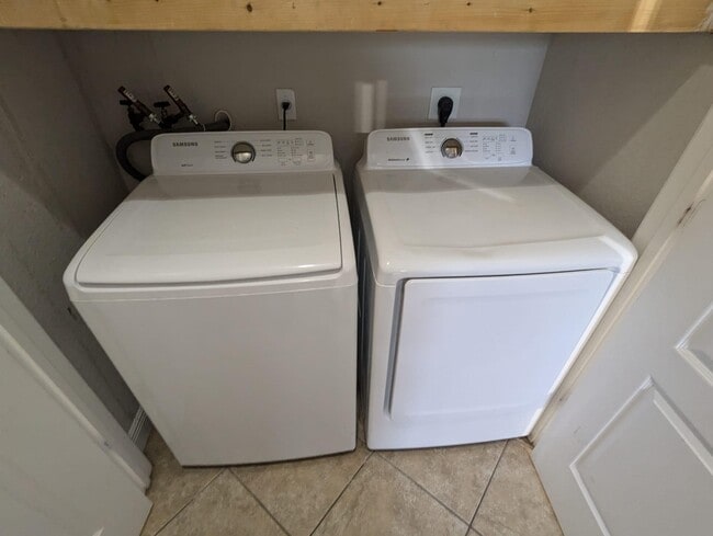 Building Photo - 4910 Cambridge St