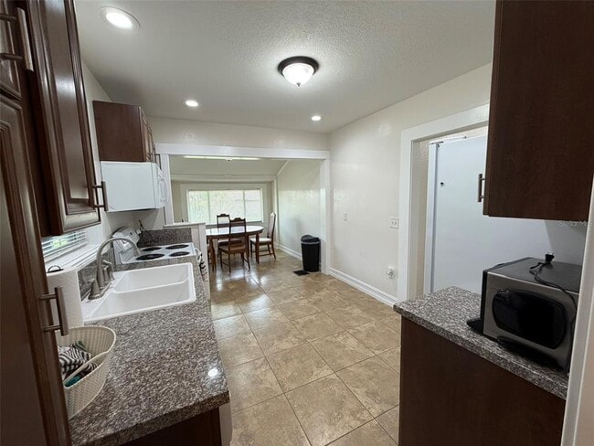 Building Photo - 903 E New York Ave