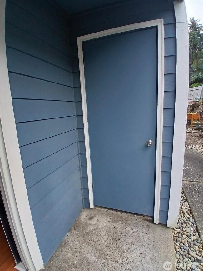 Building Photo - 16817 Larch Way