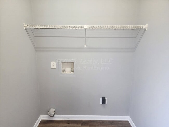 Building Photo - 5288 Weyden Ct