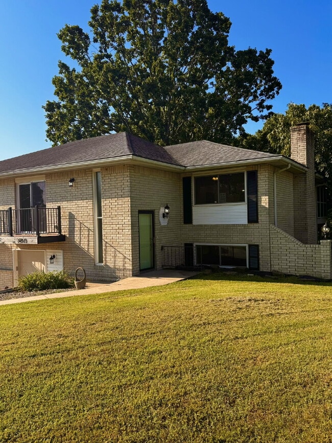 Building Photo - 14911 Dutchmans Dr